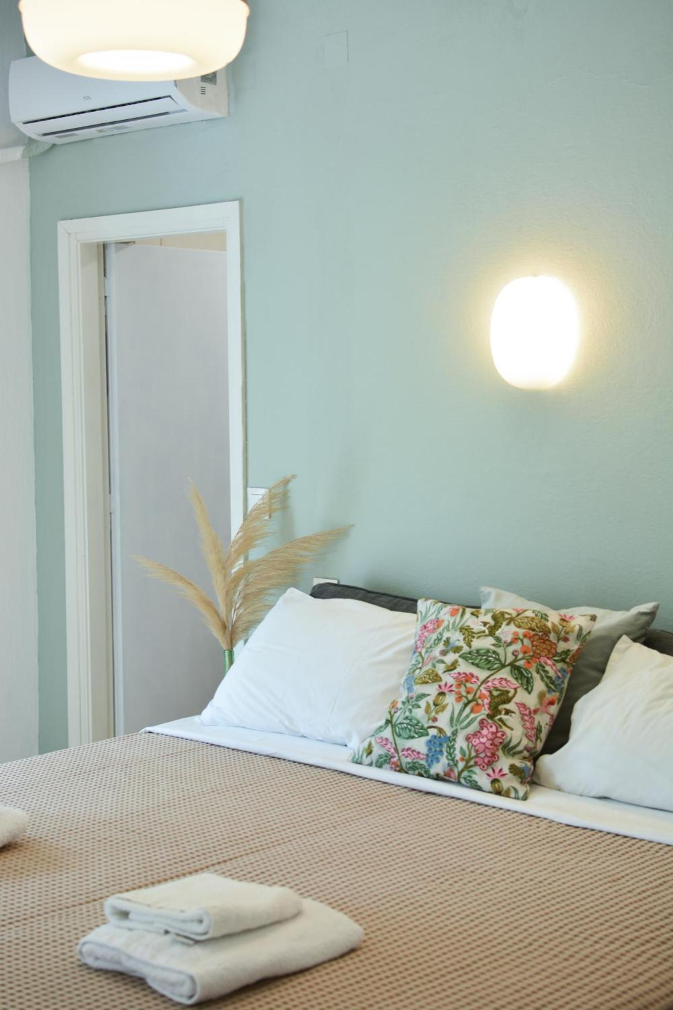 Greekowl Apartments Skiathos Town Ngoại thất bức ảnh